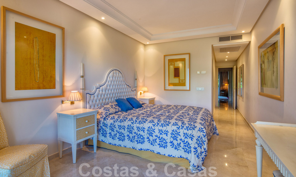 4-Slaapkamer luxeappartement te koop in een eerstelijns strandcomplex op wandelafstand van Puerto Banus in Marbella 32824