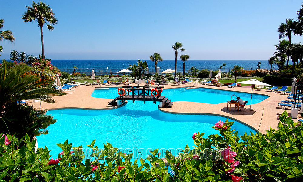 4-Slaapkamer luxeappartement te koop in een eerstelijns strandcomplex op wandelafstand van Puerto Banus in Marbella 32846
