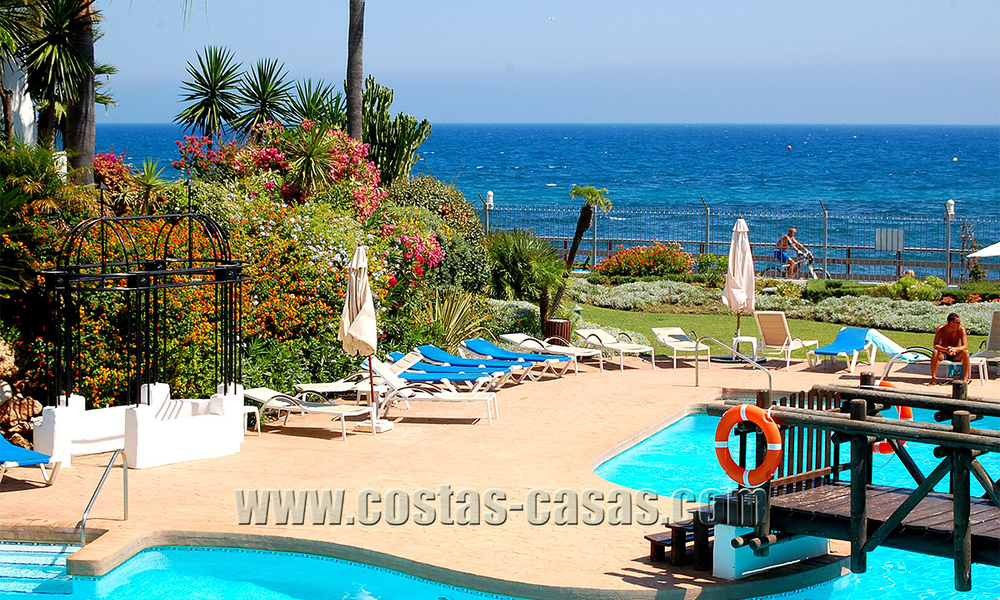 4-Slaapkamer luxeappartement te koop in een eerstelijns strandcomplex op wandelafstand van Puerto Banus in Marbella 32847