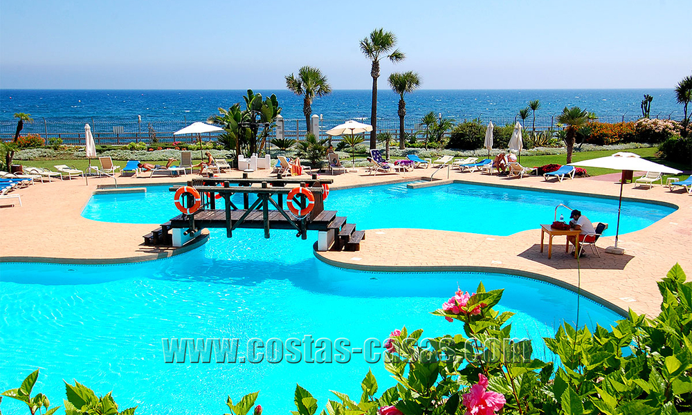 4-Slaapkamer luxeappartement te koop in een eerstelijns strandcomplex op wandelafstand van Puerto Banus in Marbella 32849