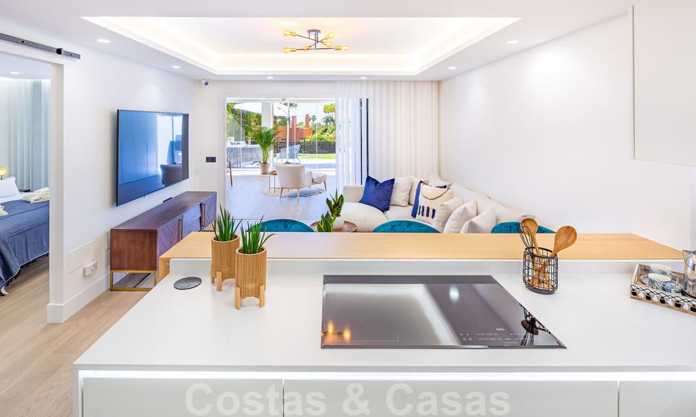 Prachtig eigentijds gerenoveerd, zuid gericht, luxe tuinappartement te koop in Nueva Andalucia, Marbella 32853