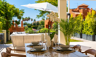 Prachtig eigentijds gerenoveerd, zuid gericht, luxe tuinappartement te koop in Nueva Andalucia, Marbella 32876 