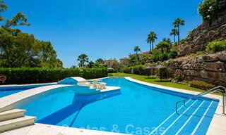 Prachtig eigentijds gerenoveerd, zuid gericht, luxe tuinappartement te koop in Nueva Andalucia, Marbella 32890 