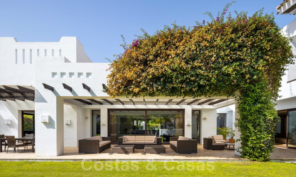 Luxevilla in Spaanse stijl te koop op wandelafstand van het strand, de golfbaan en voorzieningen in het prestigieuze Guadalmina Baja te Marbella 32917