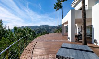 Eigentijdse villa te koop te midden de natuur met verbluffend uitzicht over het meer, de bergen en de zee vlak bij Marbella 33147 