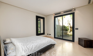 Eigentijdse villa te koop te midden de natuur met verbluffend uitzicht over het meer, de bergen en de zee vlak bij Marbella 33169 