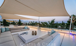 Instapklare, nieuwe, moderne, beachside villa te koop op de Golden Mile op wandelafstand van Marbella centrum en alle voorzieningen 33199 