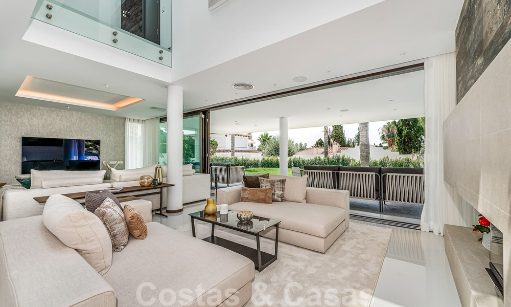 Instapklare, nieuwe, moderne, beachside villa te koop op de Golden Mile op wandelafstand van Marbella centrum en alle voorzieningen 33204