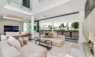 Instapklare, nieuwe, moderne, beachside villa te koop op de Golden Mile op wandelafstand van Marbella centrum en alle voorzieningen 33204 