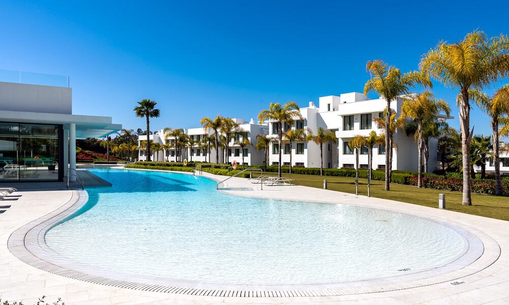 Instapklaar modern designer penthouse appartement te koop met 3 slaapkamers in luxe resort in Marbella - Estepona 33401