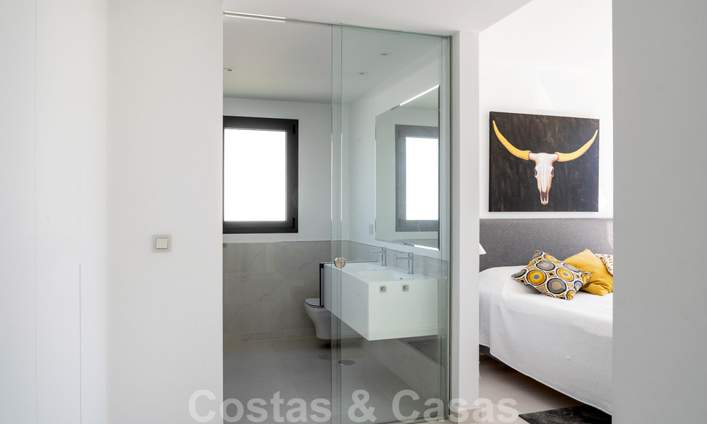 Instapklaar modern designer penthouse appartement te koop met 3 slaapkamers in luxe resort in Marbella - Estepona 33411