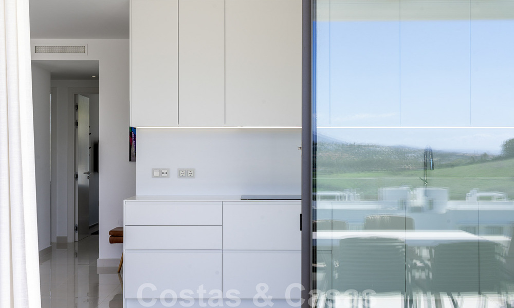 Instapklaar modern designer penthouse appartement te koop met 3 slaapkamers in luxe resort in Marbella - Estepona 33431