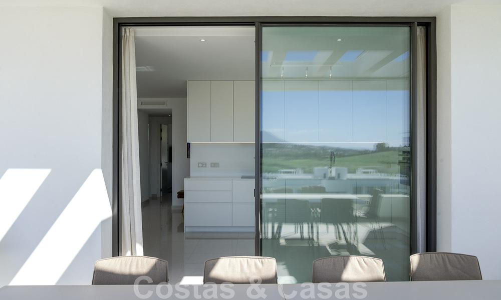 Instapklaar modern designer penthouse appartement te koop met 3 slaapkamers in luxe resort in Marbella - Estepona 33441