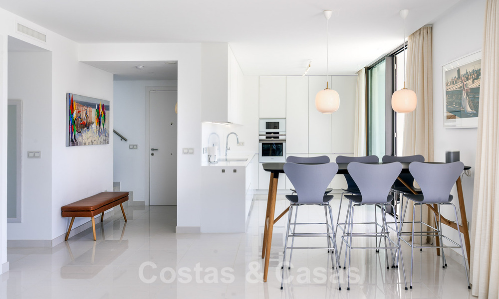 Instapklaar modern designer penthouse appartement te koop met 3 slaapkamers in luxe resort in Marbella - Estepona 33446