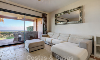 Luxe appartement te koop met privétuin en zeezicht in een luxueus vijfsterren golfresort in Benahavis - Marbella 33318 
