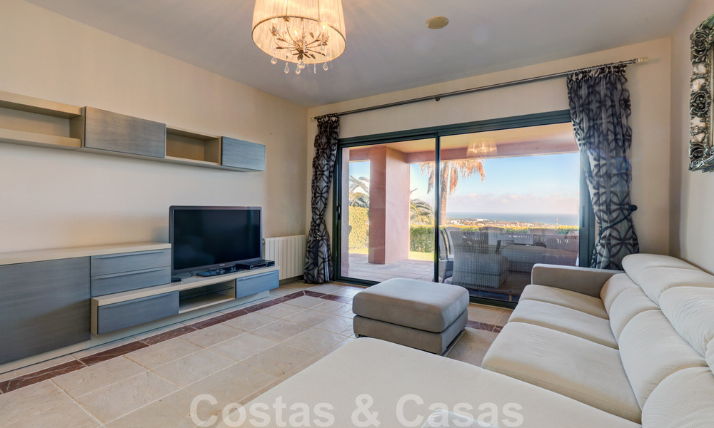 Luxe appartement te koop met privétuin en zeezicht in een luxueus vijfsterren golfresort in Benahavis - Marbella 33319