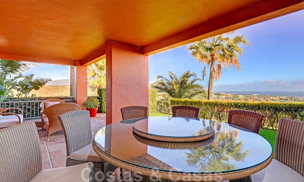 Luxe appartement te koop met privétuin en zeezicht in een luxueus vijfsterren golfresort in Benahavis - Marbella 33322