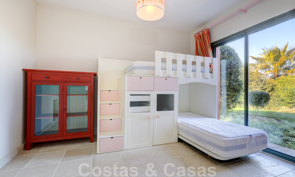 Luxe appartement te koop met privétuin en zeezicht in een luxueus vijfsterren golfresort in Benahavis - Marbella 33335