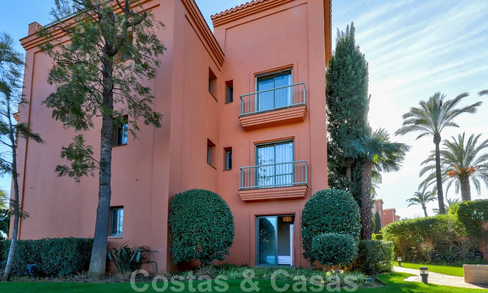 Luxe appartement te koop met privétuin en zeezicht in een luxueus vijfsterren golfresort in Benahavis - Marbella 33337
