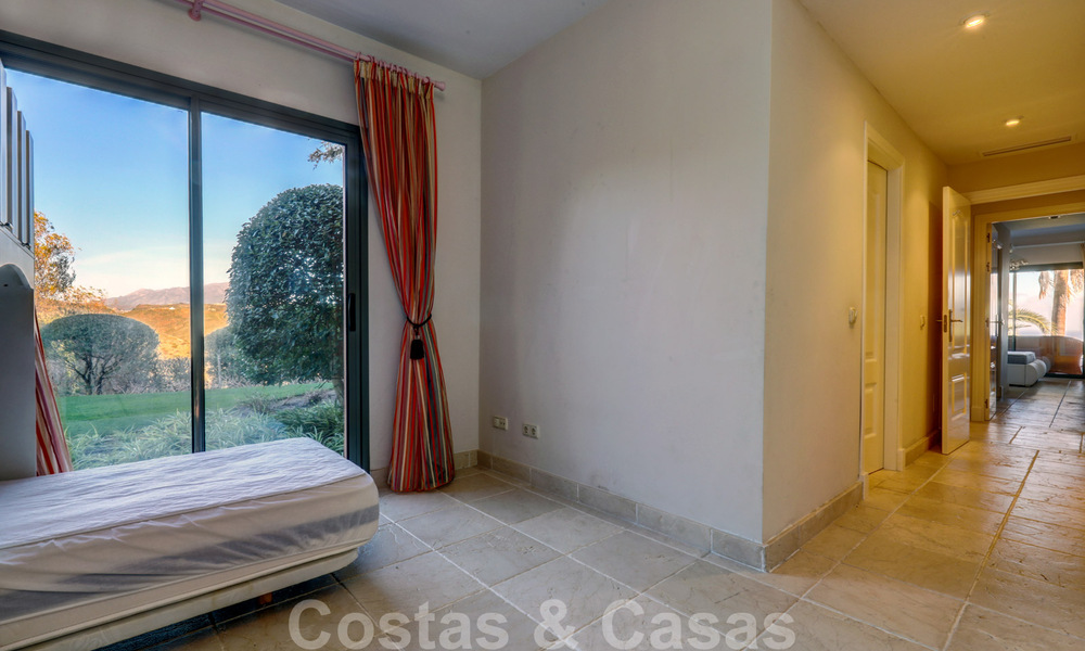Luxe appartement te koop met privétuin en zeezicht in een luxueus vijfsterren golfresort in Benahavis - Marbella 33339