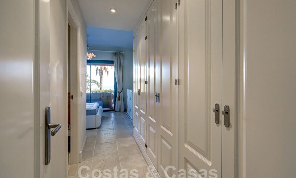 Luxe appartement te koop met privétuin en zeezicht in een luxueus vijfsterren golfresort in Benahavis - Marbella 33348