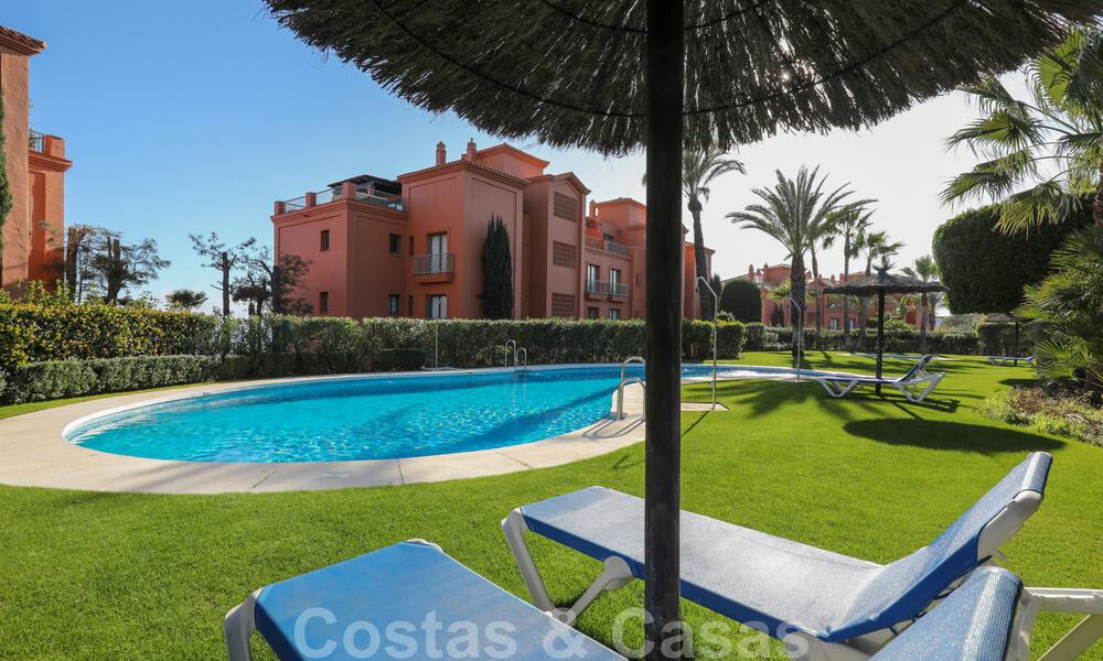 Luxe appartement te koop met privétuin en zeezicht in een luxueus vijfsterren golfresort in Benahavis - Marbella 33354