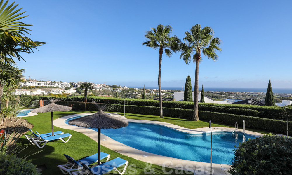 Luxe appartement te koop met privétuin en zeezicht in een luxueus vijfsterren golfresort in Benahavis - Marbella 33361