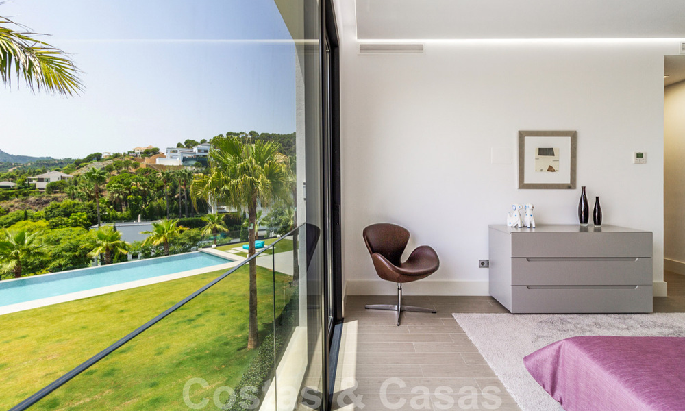 Instapklare exclusieve moderne luxevilla te koop in Benahavis - Marbella met schitterend open uitzicht over de golf en de zee 33514