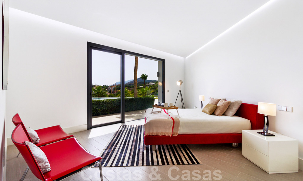 Instapklare exclusieve moderne luxevilla te koop in Benahavis - Marbella met schitterend open uitzicht over de golf en de zee 33525