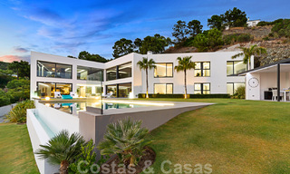 Instapklare exclusieve moderne luxevilla te koop in Benahavis - Marbella met schitterend open uitzicht over de golf en de zee 33550 