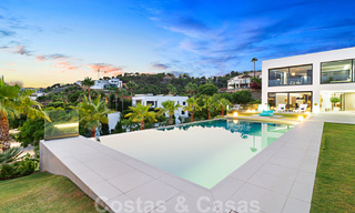 Instapklare exclusieve moderne luxevilla te koop in Benahavis - Marbella met schitterend open uitzicht over de golf en de zee 33551 