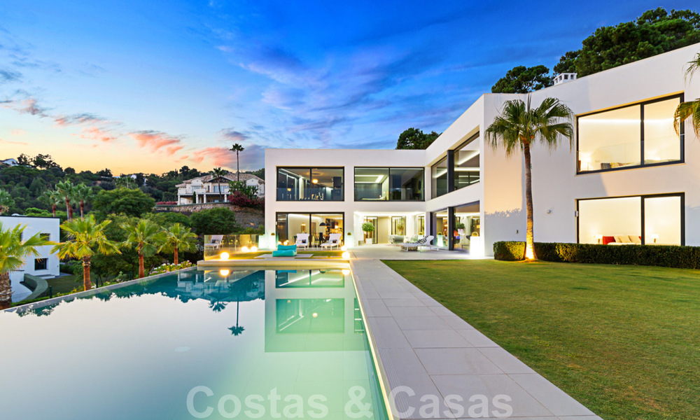 Instapklare exclusieve moderne luxevilla te koop in Benahavis - Marbella met schitterend open uitzicht over de golf en de zee 33552