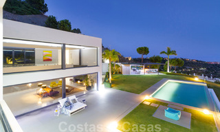 Instapklare exclusieve moderne luxevilla te koop in Benahavis - Marbella met schitterend open uitzicht over de golf en de zee 33554 