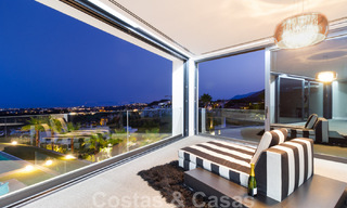 Instapklare exclusieve moderne luxevilla te koop in Benahavis - Marbella met schitterend open uitzicht over de golf en de zee 33555 