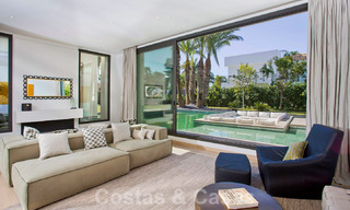 Instapklare, tweedelijns strand, eigentijdse Andalusische designer-stijl villa te koop, Marbella - Estepona Oost 33448 