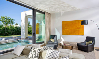 Instapklare, tweedelijns strand, eigentijdse Andalusische designer-stijl villa te koop, Marbella - Estepona Oost 33449 