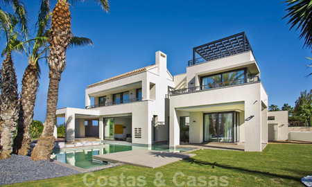 Instapklare, tweedelijns strand, eigentijdse Andalusische designer-stijl villa te koop, Marbella - Estepona Oost 33454