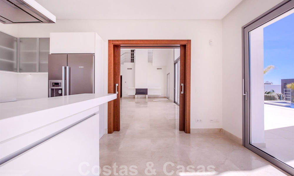 Instapklare, nieuwe moderne luxevilla te koop met zeezicht in Marbella - Benahavis in een gated community 33567