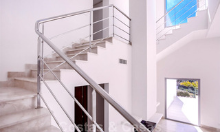 Instapklare, nieuwe moderne luxevilla te koop met zeezicht in Marbella - Benahavis in een gated community 33569 