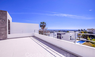 Instapklare, nieuwe moderne luxevilla te koop met zeezicht in Marbella - Benahavis in een gated community 33573 