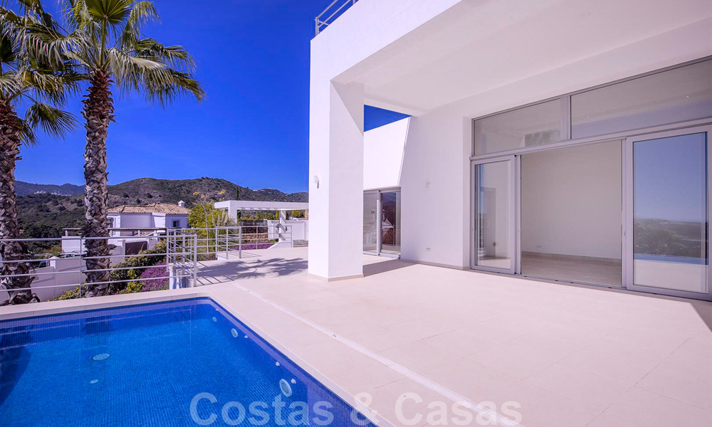 Instapklare, nieuwe moderne luxevilla te koop met zeezicht in Marbella - Benahavis in een gated community 33578
