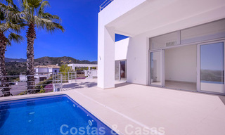 Instapklare, nieuwe moderne luxevilla te koop met zeezicht in Marbella - Benahavis in een gated community 33578 