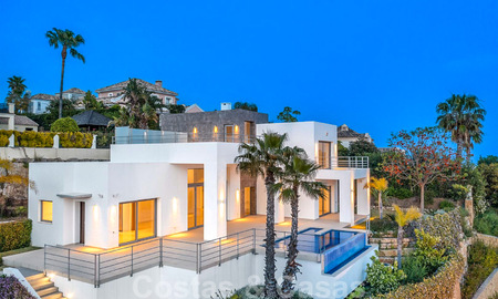 Instapklare, nieuwe moderne luxevilla te koop met zeezicht in Marbella - Benahavis in een gated community 33579