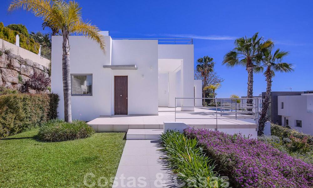 Instapklare, nieuwe moderne luxevilla te koop met zeezicht in Marbella - Benahavis in een gated community 33584