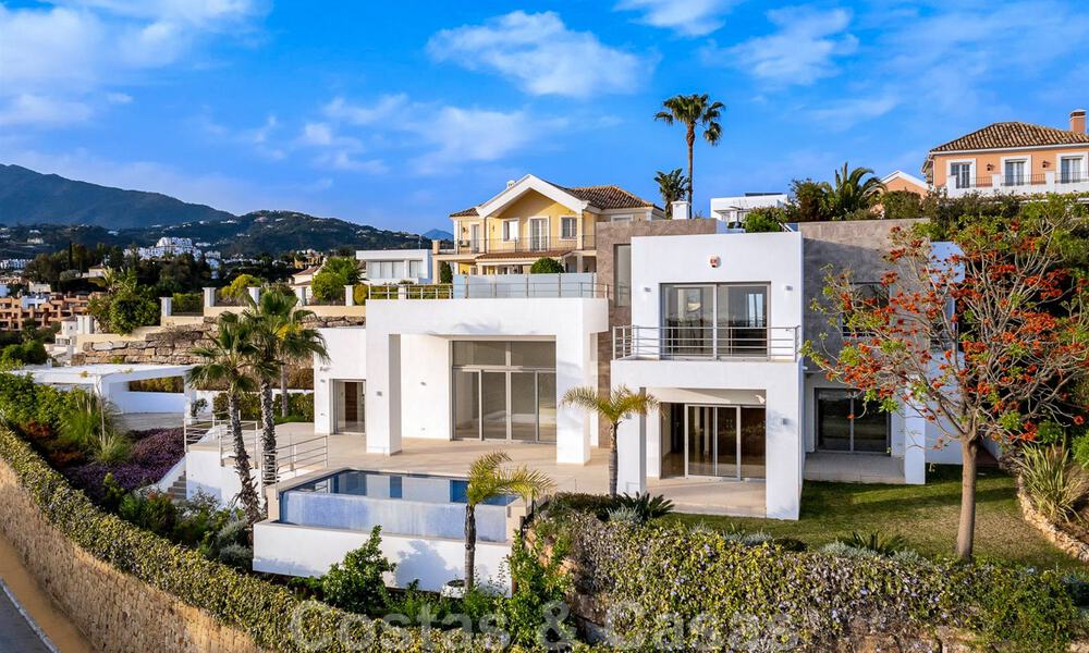 Instapklare, nieuwe moderne luxevilla te koop met zeezicht in Marbella - Benahavis in een gated community 33585