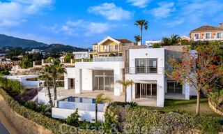 Instapklare, nieuwe moderne luxevilla te koop met zeezicht in Marbella - Benahavis in een gated community 33585 