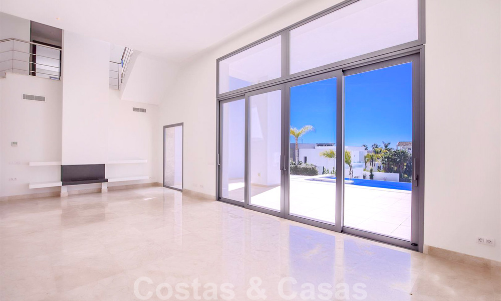 Instapklare, nieuwe moderne luxevilla te koop met zeezicht in Marbella - Benahavis in een gated community 33588