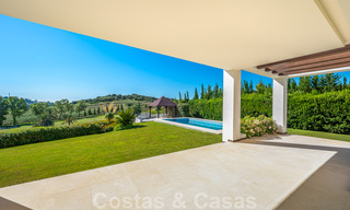 Instapklare, eerstelijns golf, nieuwe, moderne luxevilla te koop in Marbella - Benahavis met schitterend golfzicht 33494 
