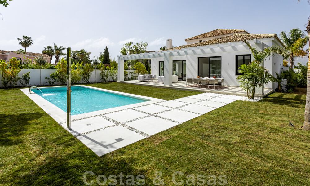 Eigentijdse mediterrane stijl nieuwe villa te koop nabij de golfbaan en het strand in Guadalmina Baja, Marbella 33674