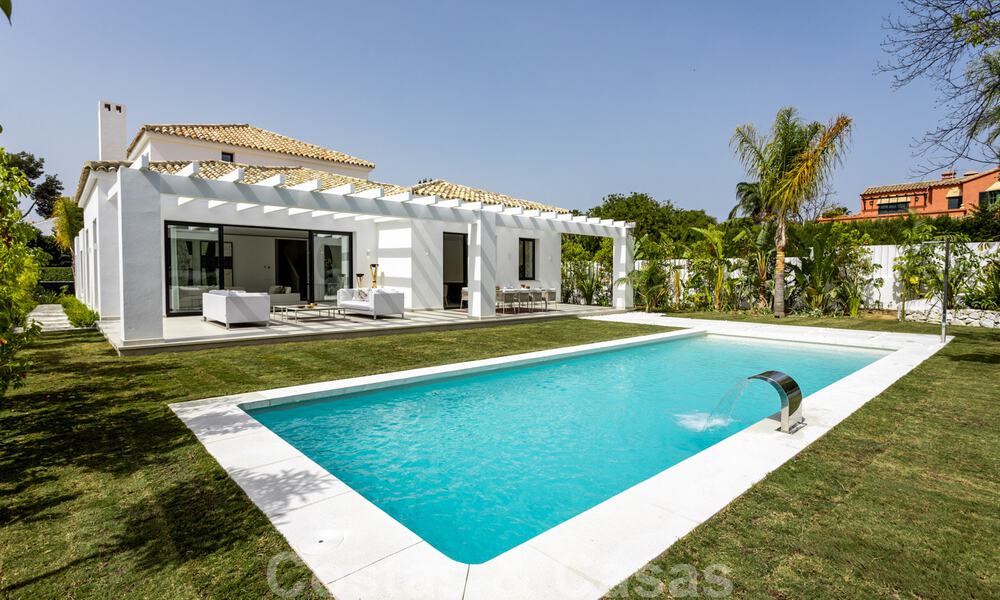 Eigentijdse mediterrane stijl nieuwe villa te koop nabij de golfbaan en het strand in Guadalmina Baja, Marbella 33676